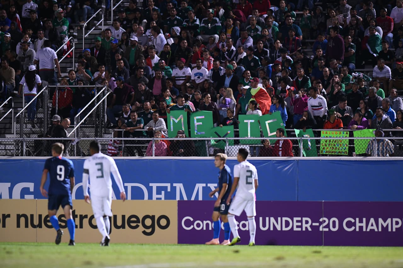 Una gran cantidad de aficionados mexicanos aparecieron en el Estadio de la IMG Academy en Bradenton, Florida para atestiguar lo acontecido en la Final del Premundial Sub 20.
