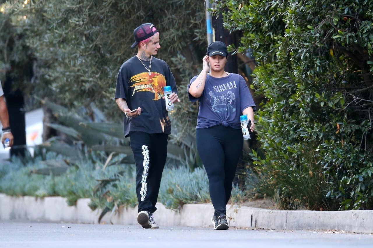 La relación la iniciaron en marzo de 2020, de acuerdo con People. Se trataba de un nuevo romance para ella, solo tres meses después de haber terminado el que 
<b><a href="https://www.univision.com/famosos/demi-lovato-deja-la-solteria-y-muestra-a-su-nuevo-amor-con-una-apasionada-foto-esto-sabemos-de-el-fotos" target="_blank">tenía con el modelo Austin Wilson. </a></b>