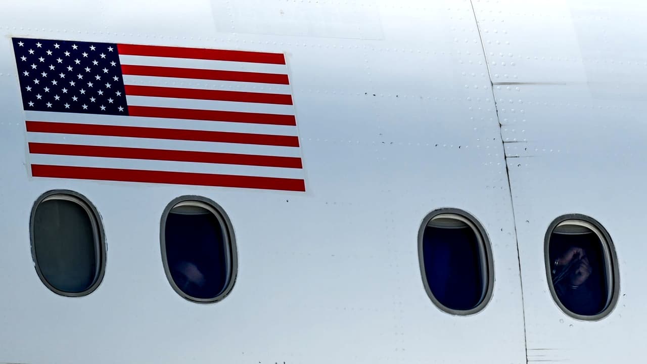 ¿A cuáles grupos de inmigrantes se les recomienda no salir de Estados Unidos y por qué?: Abogado responde