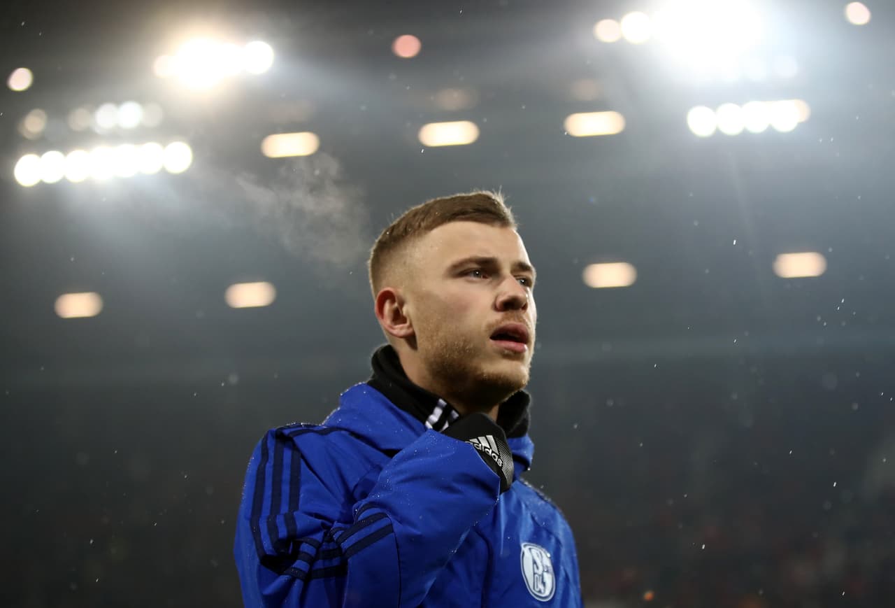 El mediocampista Max Meyer tuvo una gran temporada con el Schalke 04, con el que no renovará y que lo separó hasta el final de su contrato. Hay varios pretendientes por su calidad de agente libre.