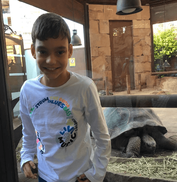 Adrián está nominado en la categoría de Mejor Álbum Vocal Pop Tradicional por su disco 'Lleno de Vida'.