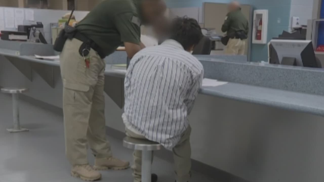"Esto es inhumano": inmigrante denuncia condiciones deplorable en centro de detención en Miramar