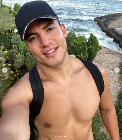 Tiene su propio estudio de belleza en la Ciudad de México en el que se ofrecen diferentes servicios de belleza. 
<br>
<br>Eso sí, sus habilidades con el maquillaje son tan buenas que algunos de sus seguidores le han dicho que "rejuvenece hasta 10 años" a sus clientas.