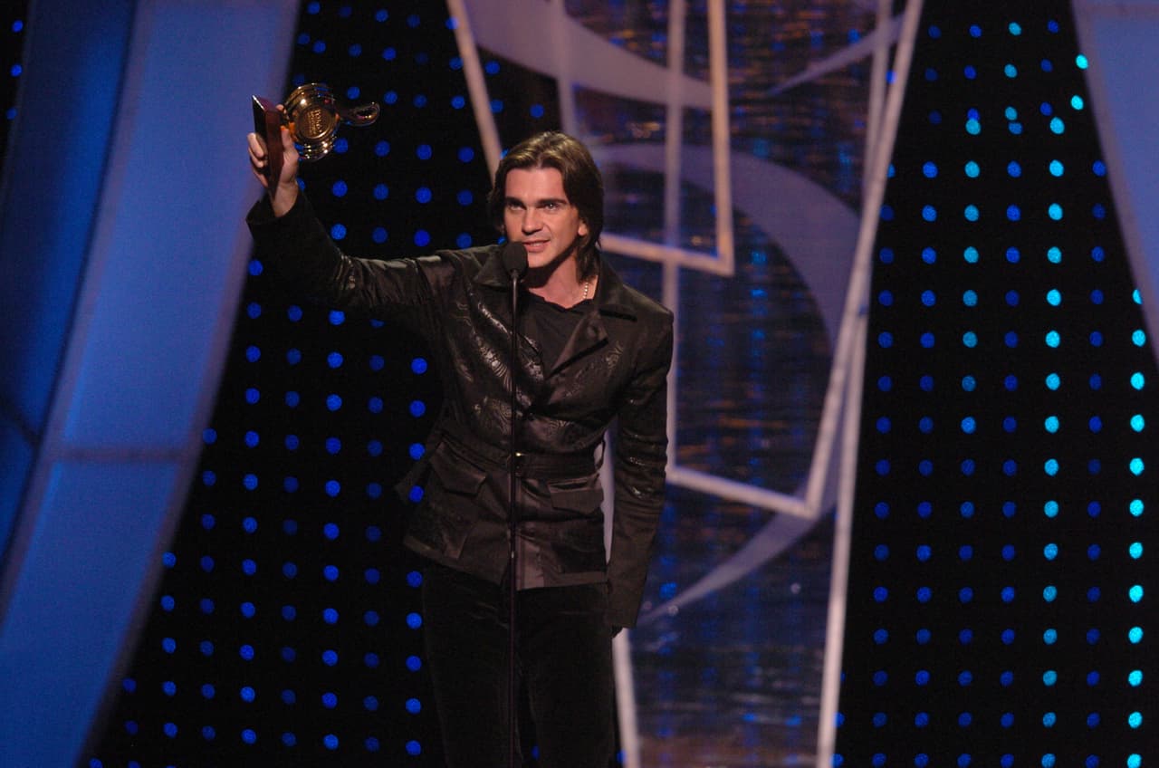 Juanes se ganó dos premios durante la entrega: Artista del Año y Canción del Año Pop por 'Nada valgo sin tu amor'.