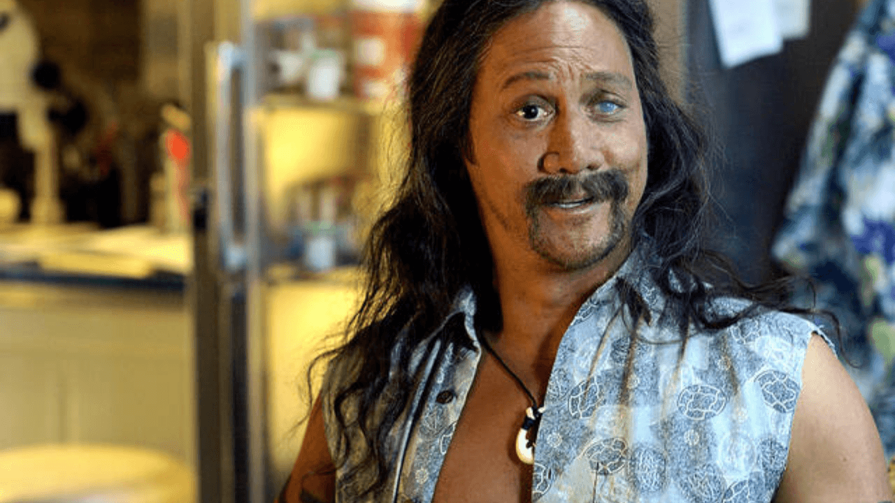 <b>Rob Schneider</b>
<br>Aquí Rob fue Ula, el mejor amigo de Henry que conocía a detalle la vida amorosa del protagonista, tanto de las relaciones pasajeras como las serias. Este personaje resulta ser uno de los más divertidos de la trama.
<br>
<ul>
 <li style="box-sizing: border-box; margin-bottom: 10px;">Rob Schneider protagonizó la película <a href="https://vix.com/es-es/detail/video-4175682?utm_medium=internal_referral&utm_source=univision&utm_campaign=evergreen&utm_content=ed_entertainment&utm_term=article" target="_blank">'Totalmente Inapropiado', la cual puedes ver gratis en ViX .</a></li>
</ul>