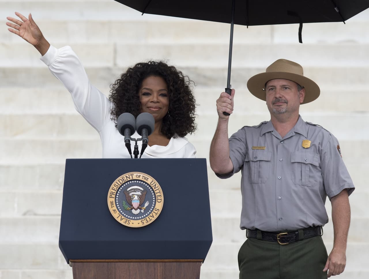 <b>Honores a Martin Luther King.</b> El 28 de agosto de 2013 Oprah Winfrey estuvo con el presidente Obama en la conmemoración de los 50 años de la marcha liderada por Martin Luther King en Washington. En aquella manifestación de 1963 el líder afroamericano pronunció el discurso “Yo tengo un sueño”, por el que es recordado.