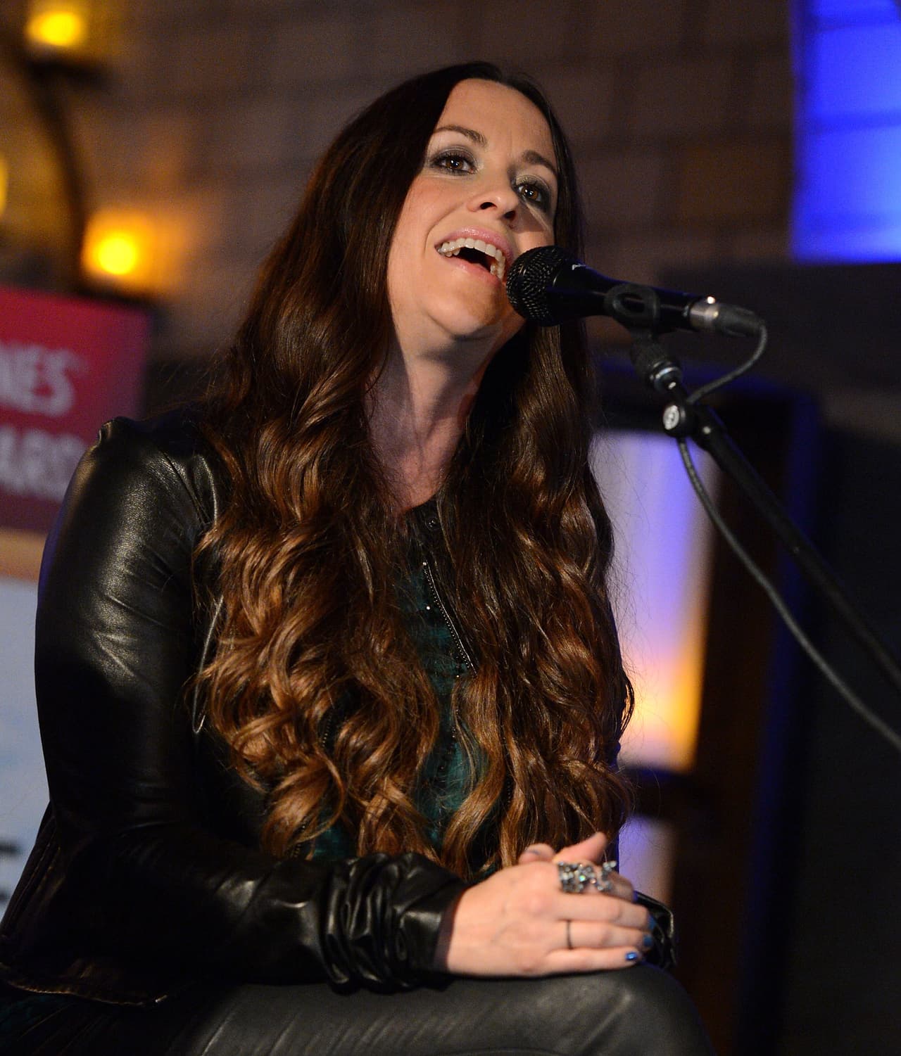 Después de ese oscuro episodio en su vida, padeció anorexia y bulimia. Con su libro, la cantante tenía la intención de superar de una vez pro todas ese trsite capítulo de su vida, en el que se inspiró para escribir.