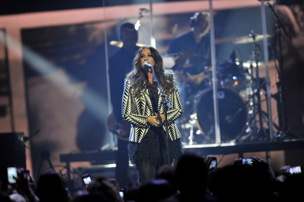 En su autobiografía, la intérprete narra cómo ocurrió y las consecuencias que esto le dejó.