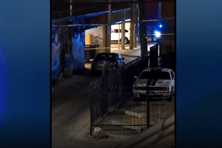 Mujer de 22 años es herida de bala durante asalto a mano armada en Longan Square