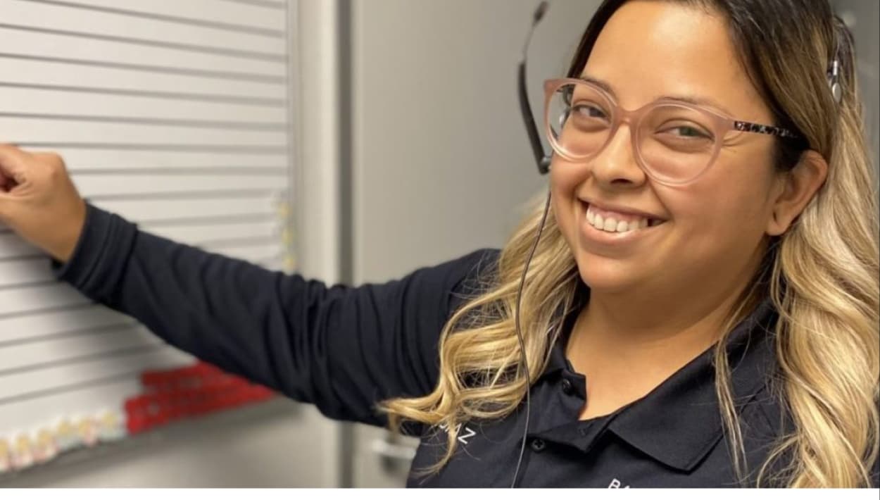 Operadora de 911 asiste por teléfono a una mamá durante el parto en su casa