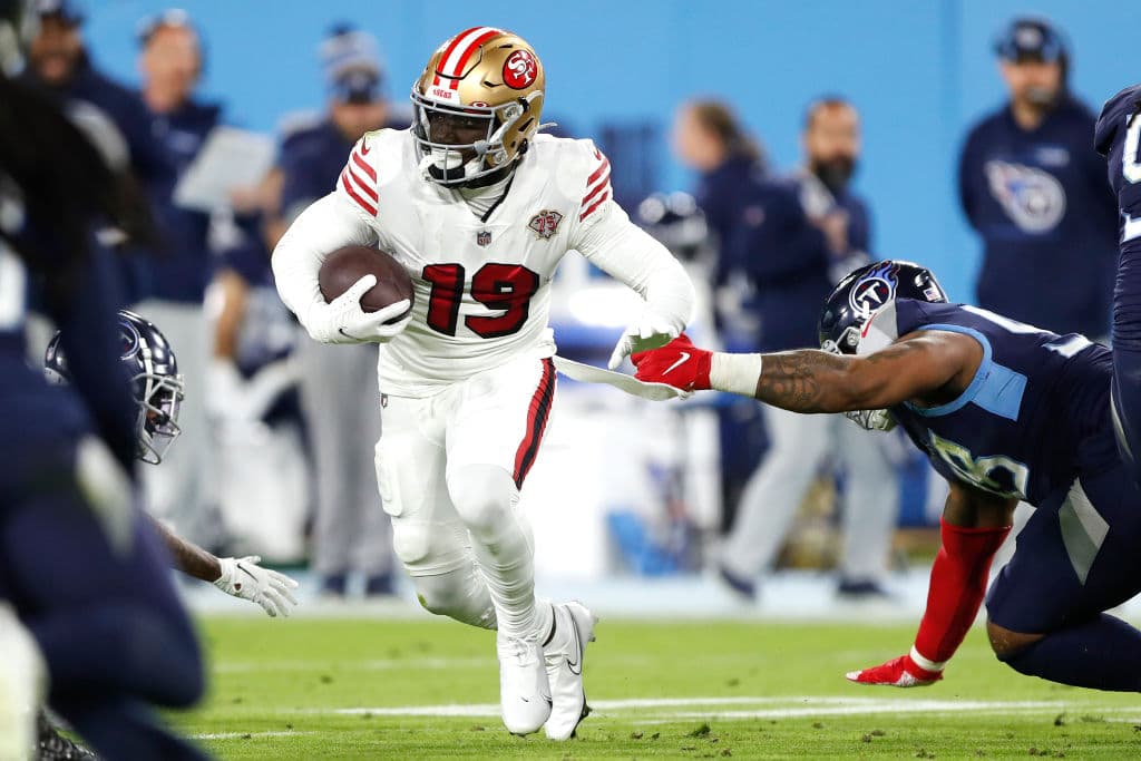 Ryan Tannehill conecta con A.J. Brown y concretan para 145 yardas y un TD en la remontada 17-20 sobre los San Francisco 49'ers.