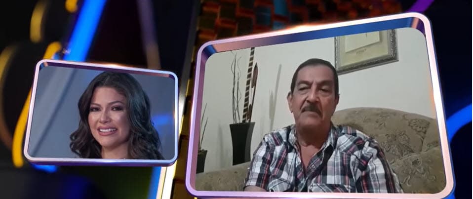 "Llevo aquí en México viéndote los domingos en el programa Mira Quien Baila 
<b><a href="https://www.univision.com/shows/despierta-america/nos-saco-lagrimas-a-todos-despierta-america-se-une-a-la-tristeza-de-ana-patricia-por-la-muerte-de-su-papa-video" target="_blank">sintiéndome orgulloso</a> </b>por los logros que estás haciendo", le dijo. 
<br>