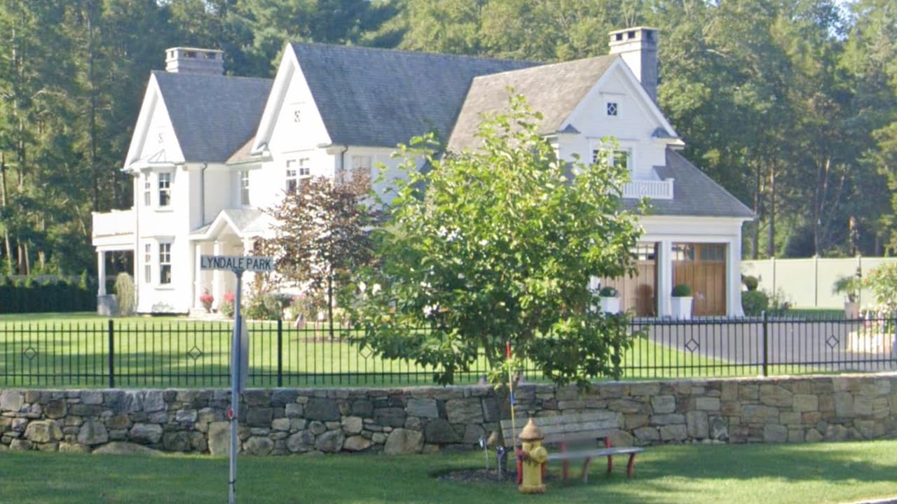 Madre mató a su hija de 7 años y luego se quitó la vida: policía tras hallar los cuerpos en casa de Connecticut