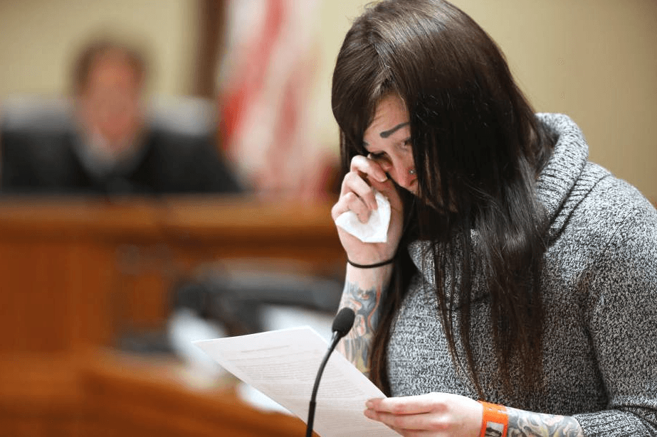 Niñera en Oregon dejaba encerrados a siete niños en una guardería para ir a broncearse y al gimnasio