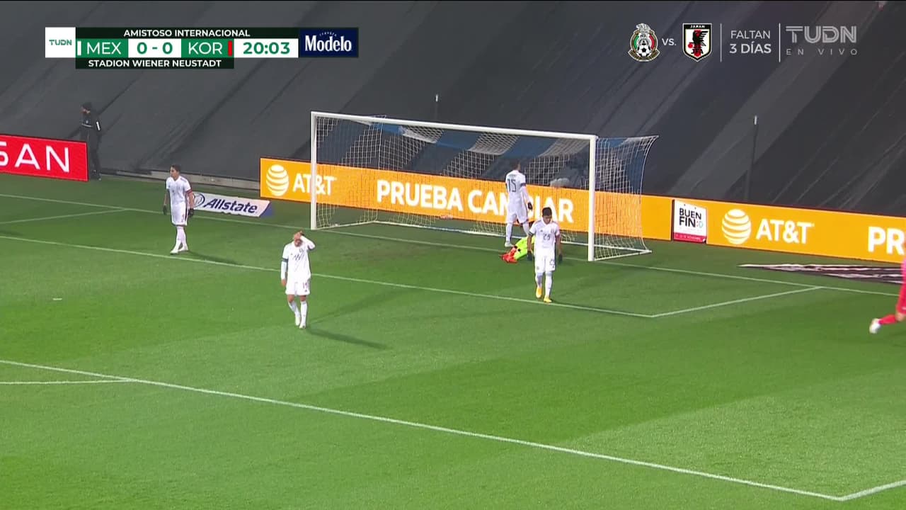 ¡GOOOL! Ui-Jo Hwang anota para Corea del Sur.