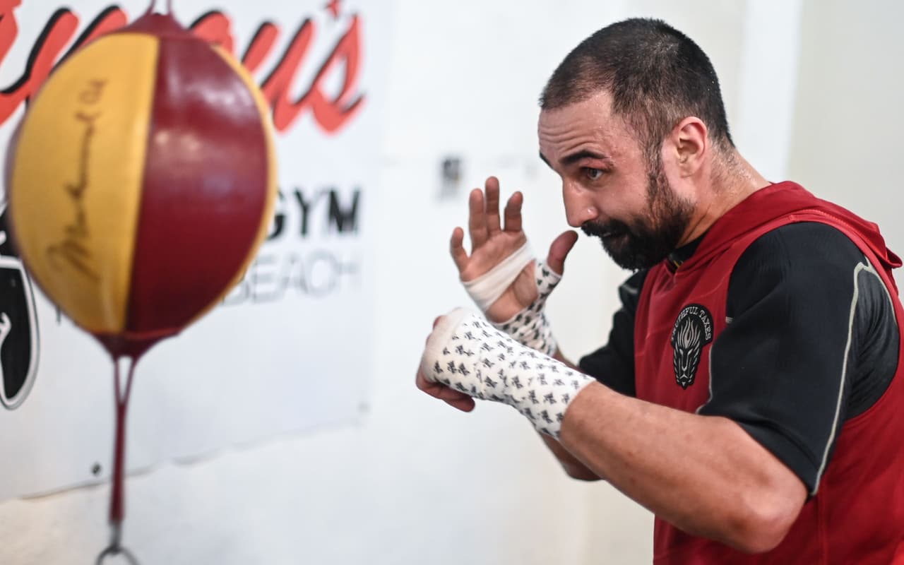 Paul Malignaggi y Artem Lobov finalmente podrán arreglar sus diferencias en el entarimado del 'boxeo en esteroides', Bare Knuckle Fighting Championship, este sábado en Florida.