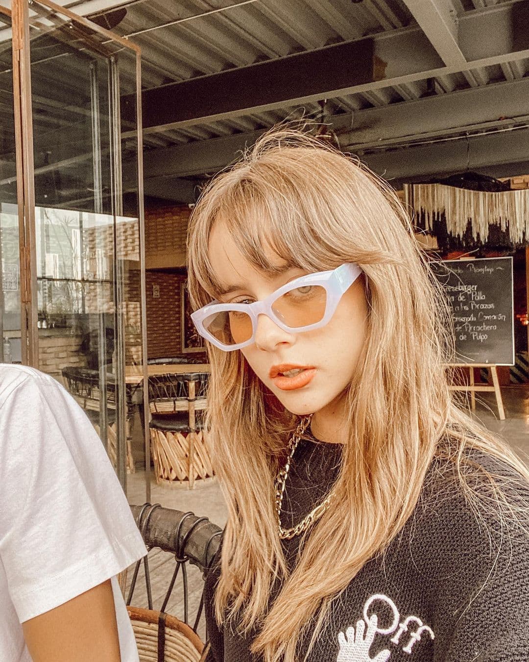 Nacida el 21 de julio de 2001, Azul comenzó su carrera en la actuación desde temprana edad con comerciales de televisión y apariciones en algunos programas.