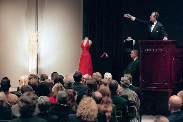 Pero eso no es todo lo que se ha subastado de esta reconocida actriz. En 2010 salió en puja un vestido rosa que la mítica mujer utilizó en la película "Los caballeros las prefieren rubias", el costo de la prenda ascendió a $300 mil.