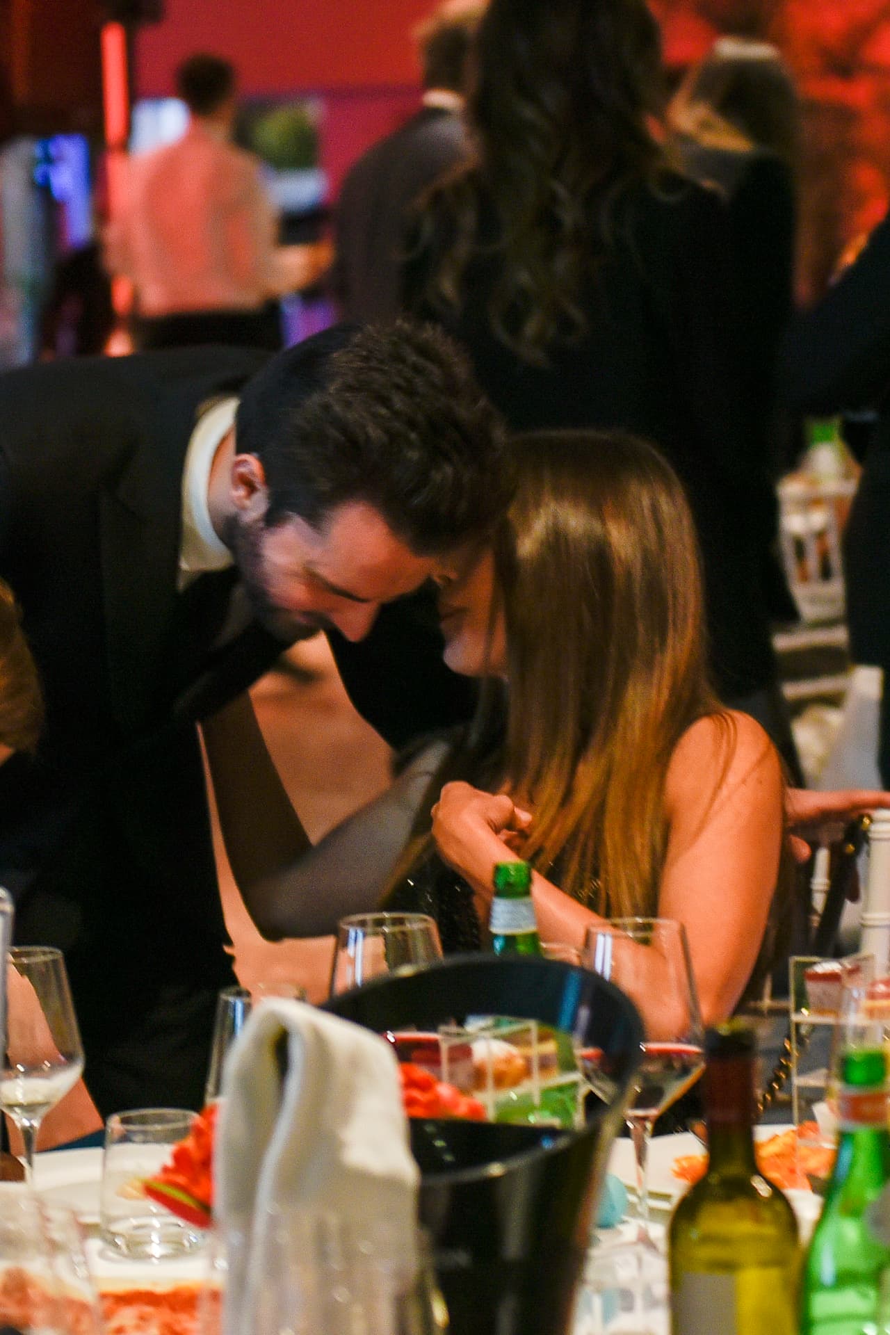 Sofía Vergara y el productor de cine Andrea Iervolino bailaron y se divirtieron juntos en la gala del Ischia Global Film and Music Fest, en Roma.