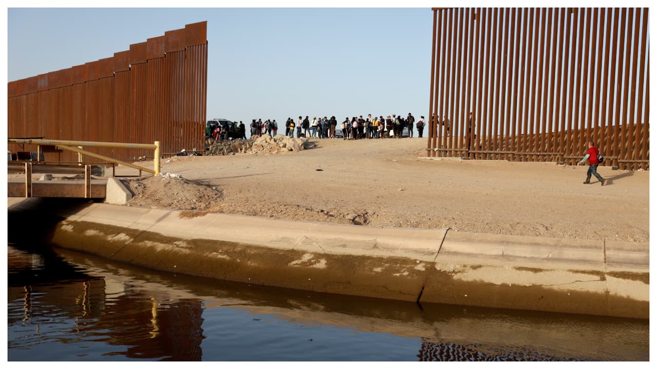 Parole humanitario reduce a números históricos la entrada de migrantes cubanos por la frontera