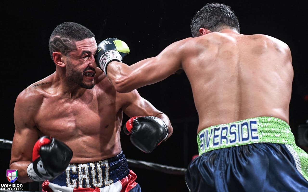 En la pelea estelar, Josesito Lopez (36-7, 19 KOs) le quitó el invicto a Miguel Cruz (17-1, 11 KOs) tras llevarse una decisión unánime.