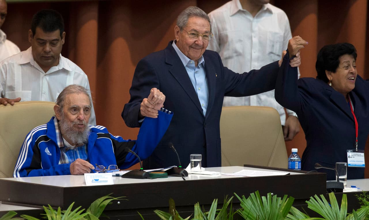 Cuba's leaders dig in, delay passing torch