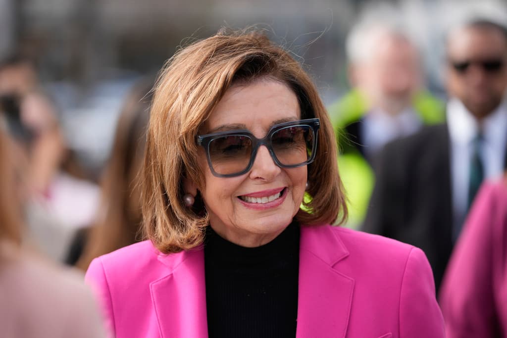 <h2 class="cms-H2-H2">Nancy Pelosi, Miembro de la Cámara de Representantes:</h2>
<br>
<br>"Como alguien cuya familia ha sido víctima de violencia política, sé de primera mano que la violencia política de cualquier tipo no tiene lugar en nuestra sociedad. Doy gracias a Dios que el expresidente Trump está a salvo. A medida que conocemos más detalles sobre este horrible incidente, recemos para que todos los que asistieron hoy a la manifestación del ex presidente salgan ilesos".
<br>