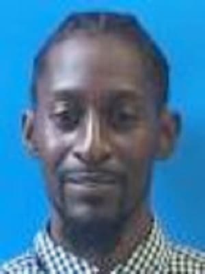 Ivory James Gary, de 35 años, fue arrestado por la venta y entrega de cocaína.