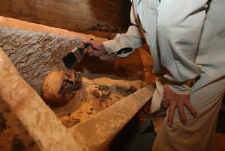 Investigadores suizos descubren más de 50 momias en Egipto