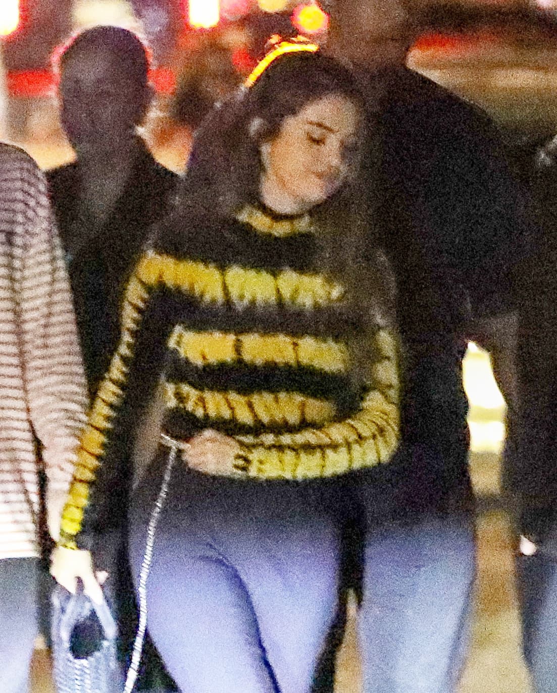 Durante la promoción de sus temas, 
<b><a href="https://www.univision.com/famosos/selena-gomez-pide-a-sus-fans-amabilidad-al-dia-siguiente-de-que-hailey-baldwin-recibiera-ataques-video">Selena Gómez no ha emitido comentarios sobre Justin Bieber y su esposa</a></b>. No menciona sus nombres, aunque el viernes dejó saber en el
<b> 'Zach Sang Show'</b>, que sí le gustaría que el canadiense escuchara 'Love to love me'.