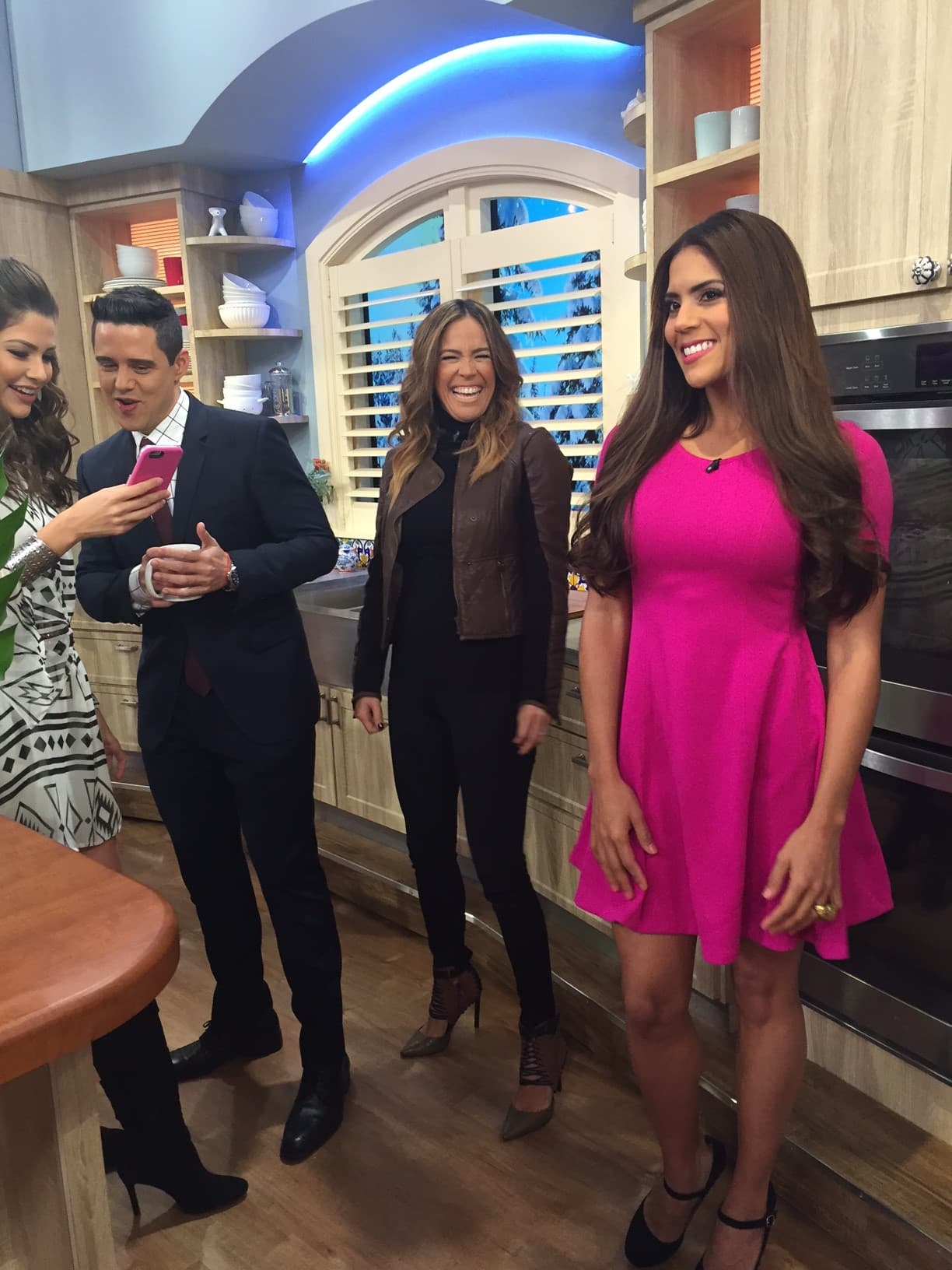 El humor siempre reina delante y detrás de cámaras en Despierta América.