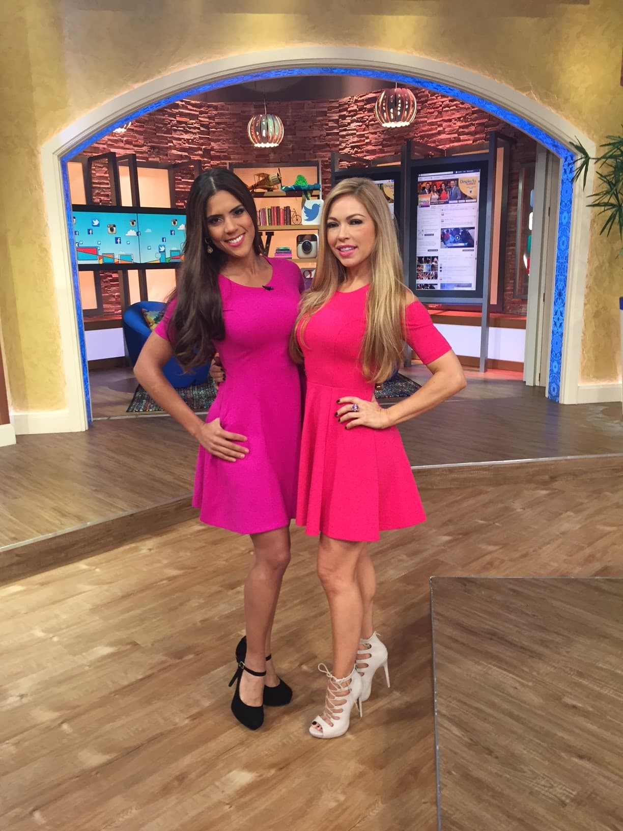 ¡Qué buen gusto tienen! Francisca y Claudia eligieron un modelito muy parecido.