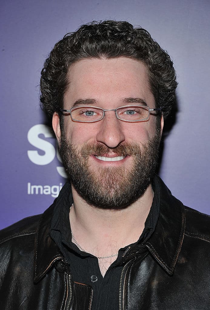 Pero Dustin Diamond no solo bromeaba con sus conocidos, también con el equipo médico que lo atendía: "Otra cosa que me dijo mientras estaba en el hospital fue: 'Estoy contando chistes y hasta mis enfermeras me interrumpen... ¡
<b>Me estoy muriendo</b> y estoy tratando de contar chistes y 
<b>ni siquiera se ríen</b>!'". 
<br>