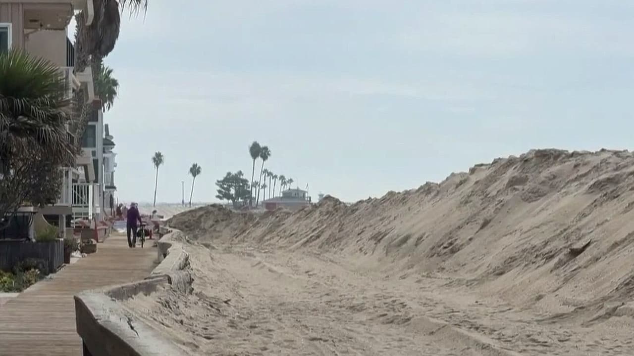 El sur de California alista barreras de arena por huracán Polo y olas de hasta siete pies