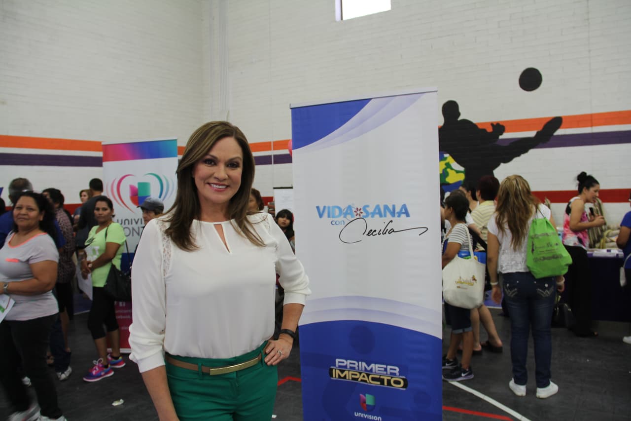 Unas 300 personas asistieron a la feria “Camino a la Salud’, donde se hicieron exámenes gratis, bailaron Zumba y conocieron a la carismática Cecilia Ramírez Harris de Primer Impacto.