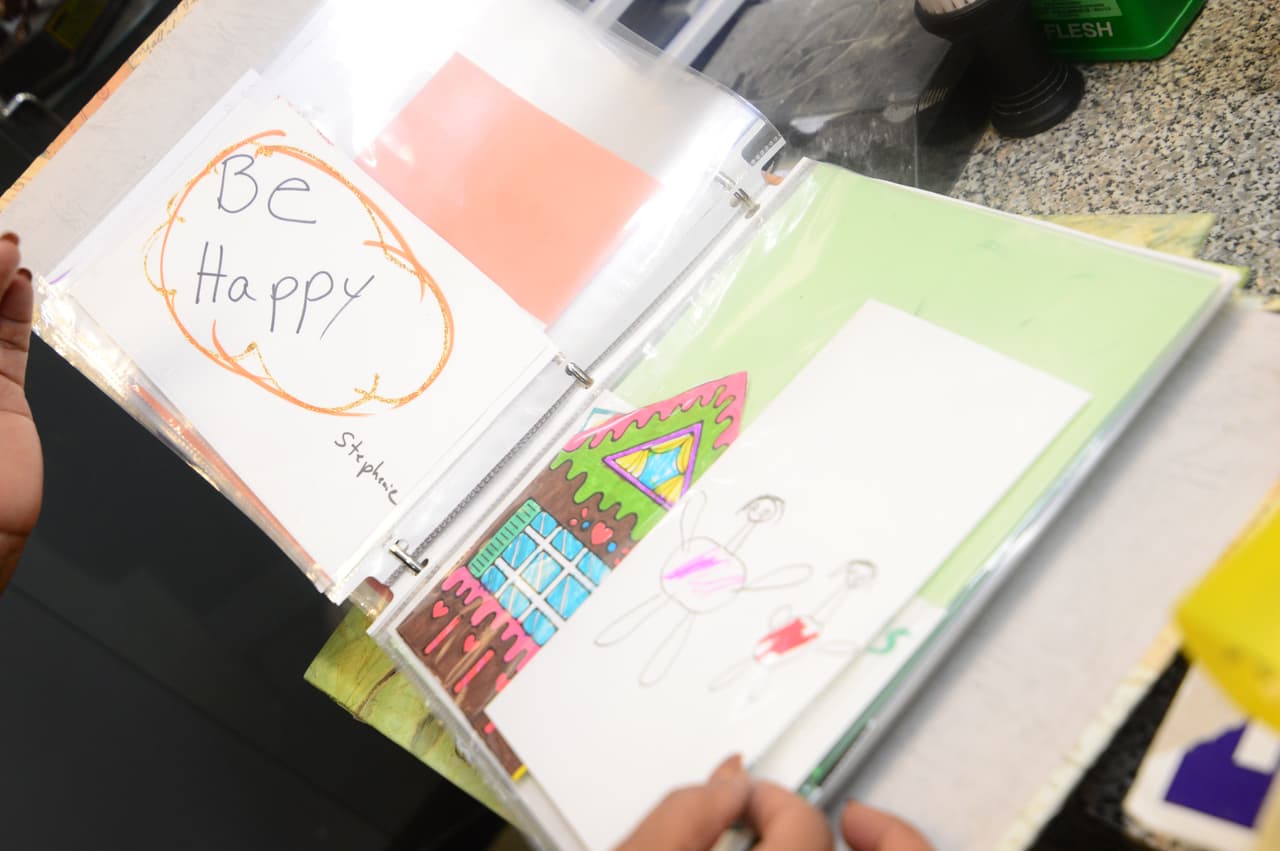 Vecinos, amigos y conocidos han escrito cientos de mensajes para Beatriz.