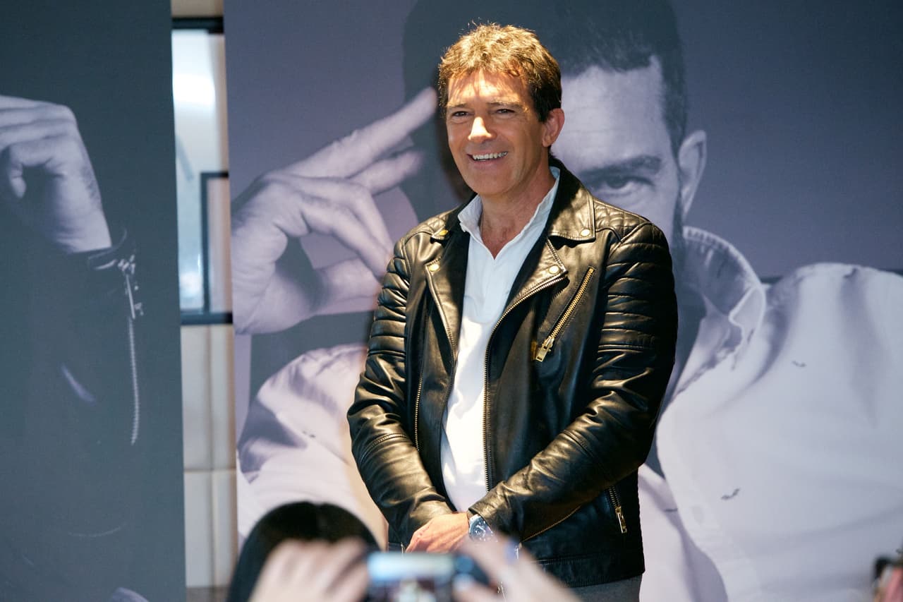 ¿O la chaqueta de cuero que portó en la presentación?