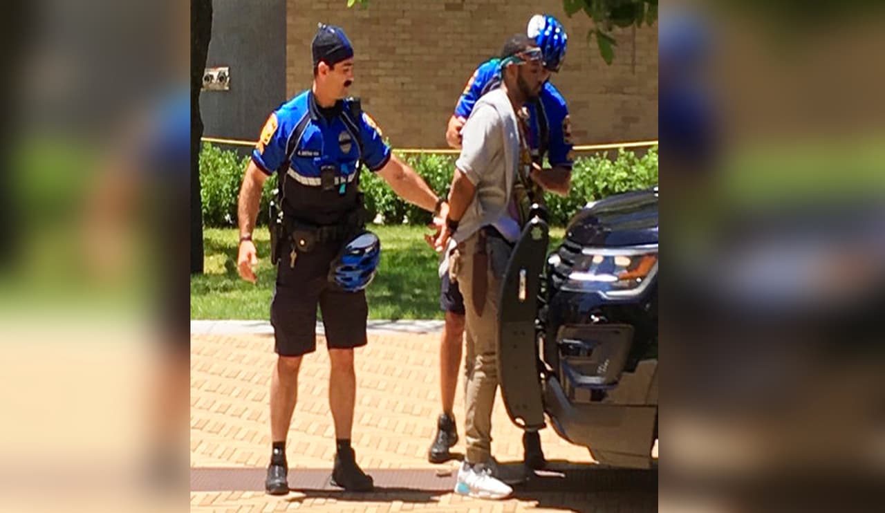 <b><a href="https://www.univision.com/noticias/sucesos/varias-personas-son-apunaladas-en-la-universidad-de-texas-el-atacante-fue-apresado">Acuchillamiento en UT Austin</a>. </b>El 1 de mayo, el estudiante de biología Kendrex J. White, de 21 años, fue arrestado tras apuñalar a cuatro estudiantes, en pleno campus. Una de las víctimas, Harrison Brown, de 19 años, falleció. White ha dicho que no recuerda el incidente, pero se determinó que está mentalmente capacitado para ir a juicio y un gran jurado lo imputó.