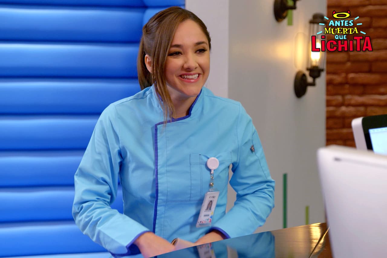 Magos decide aceptar el negocio chueco del abogado buitre y empieza a vender mercancía pirata en Icónika.