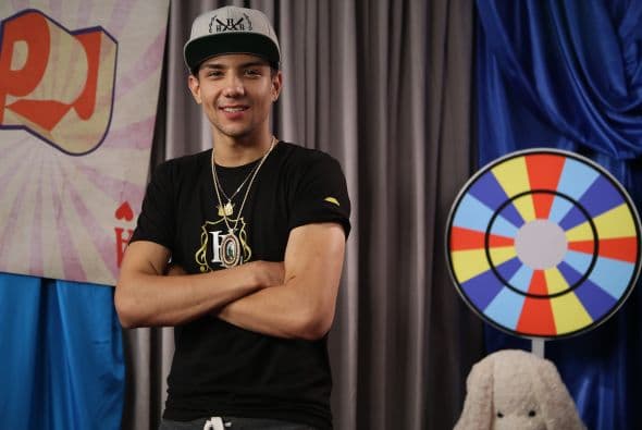 Luis Coronel es chiquito, pero picoso. Tiene muchas fans que mueren por él.