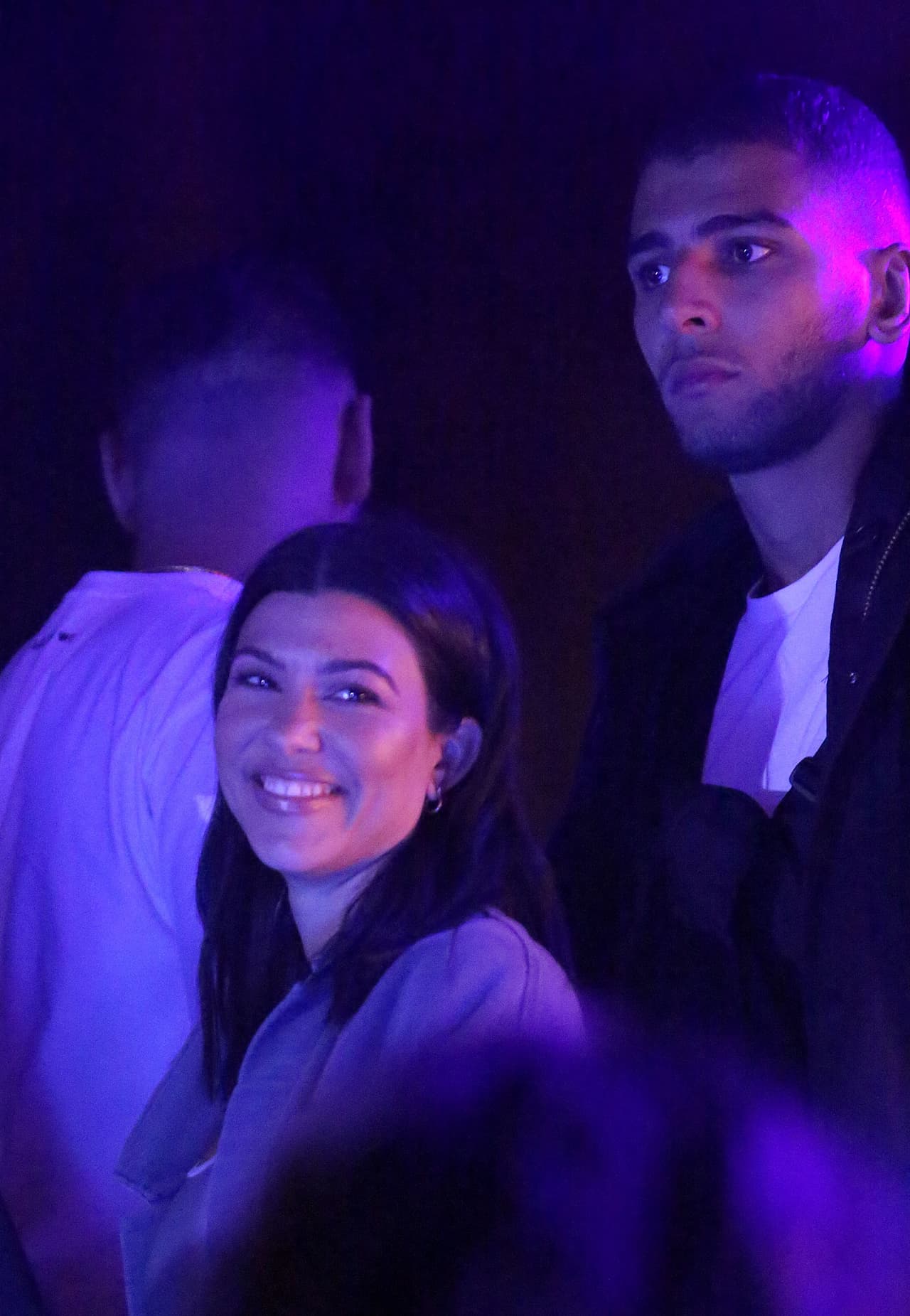 Aunque disfrutaron juntos toda la noche no lo hicieron en plan romántico, ya que "estuvieron con su grupo de amigos y 
<b>no estaban solos</b>", señaló el informante a E! News.
<br>