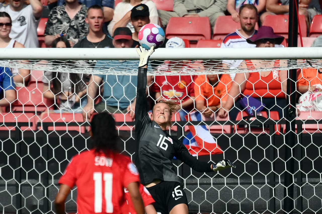 Holanda goleó 1-4 a Suiza en la Jornada 3 con doblete de Romee Leuchter, gol de Victoria Pelova y autogol de Ana-Maria Crnogorcevic.