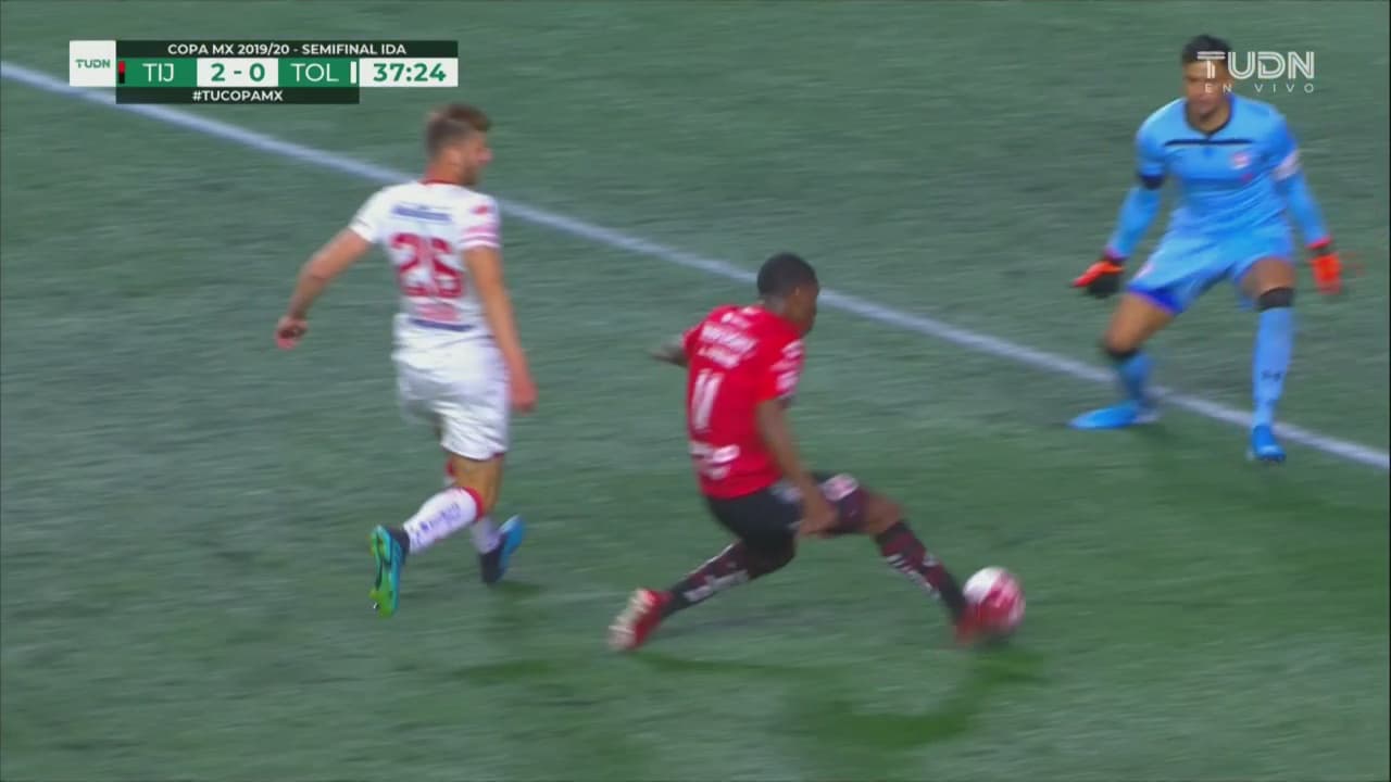 ¿Y el VAR en la Copa? Llega la polémica en el doblete de Angulo