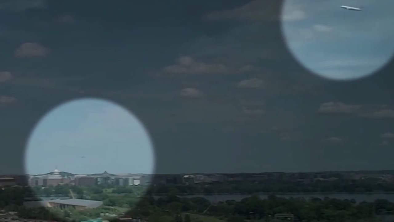 Momento exacto en que jet se aproxima al helicóptero donde viajaba el presidente Trump