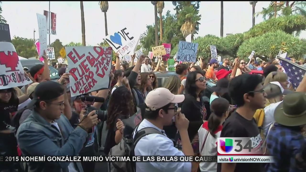 Más de 8,000 personas protestan contra Trump en el centro de Los Ángeles