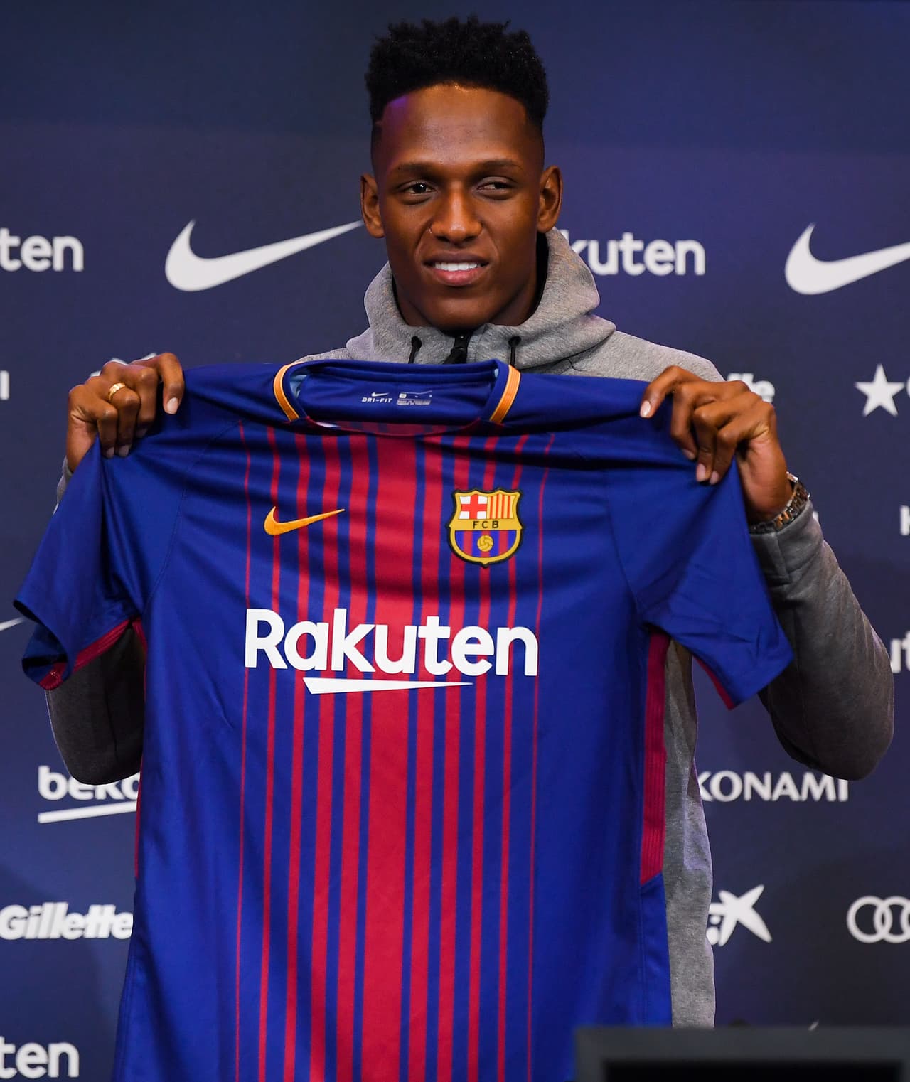 Otro de os que llegó este mercado al Can Barça fue el colombiano Yerry Mina, quien briló con Palmeira sy se robó la atención del club blaugrana.