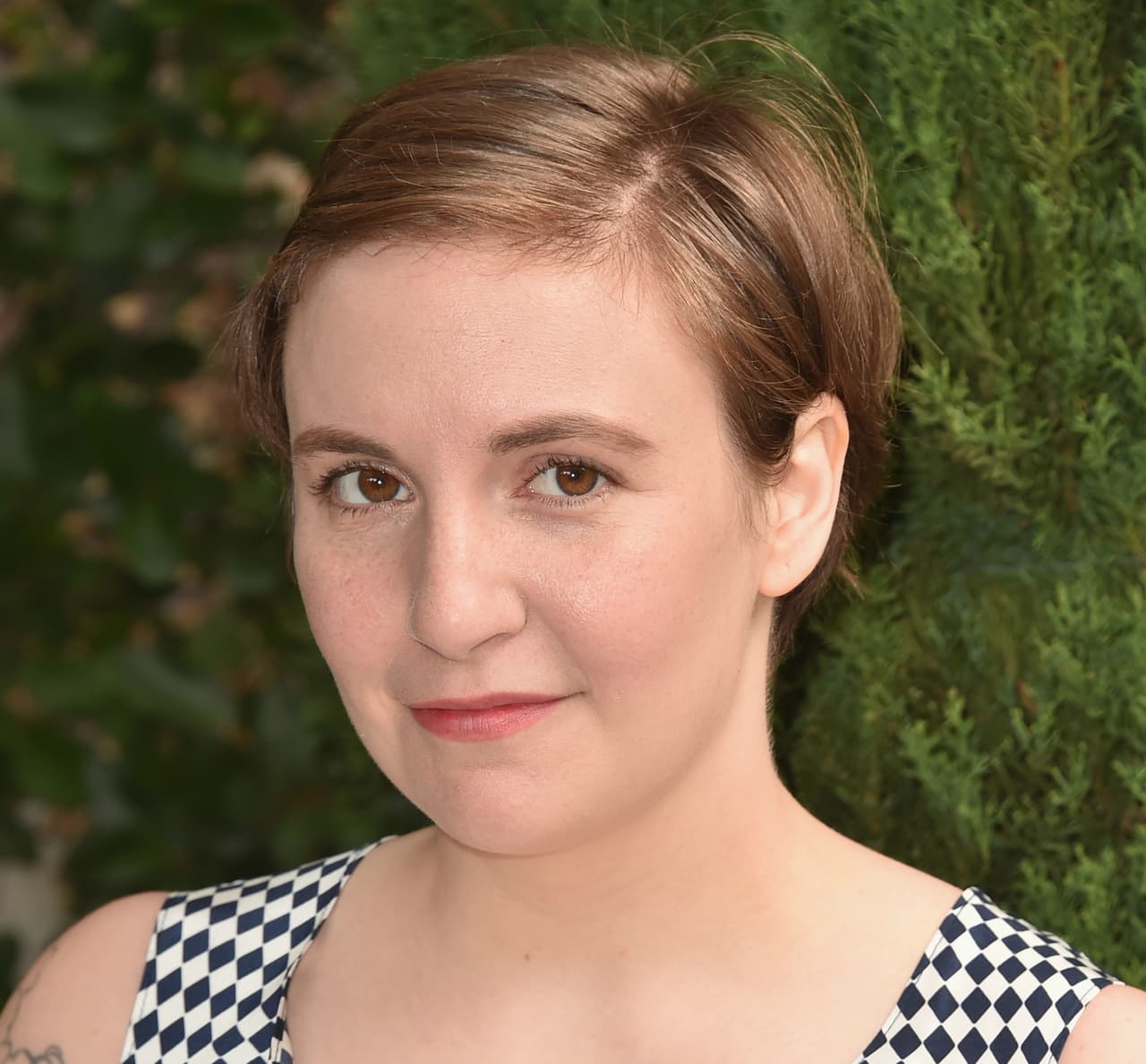 Lena Dunham, la estrella de Girls, ha dicho que es una persona sumamente nerviosa. “Siempre he sido ansiosa, pero no soy de la clase que corre 10 millas al día y hace muchas llamadas desde el Blackberry”, ha explicado. “Soy del tipo que te dice ‘no voy a poder salir hoy, mañana a la noche y quizás tampoco en las próximas 67 noches”.