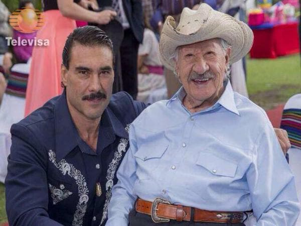 Primero, la experiencia de trabajar con grandes actores como Ignacio López Tarso. A través de sus redes solo pudo decir “Aprendiendo y compartiendo. Qué dúo y que buenas escenas”.