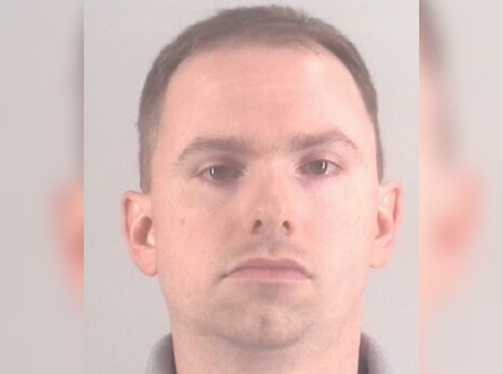 El policía que mató a una mujer que jugaba en su propia casa es acusado de asesinato 