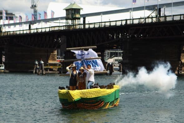 En Australia cerca del 72 por ciento de las personas (entre 15 y 64 años de edad) tienen un empleo remunerado, colocando a este país en el cuarto lugar del mundo en tener mayor rango de empleos, Estados Unidos se posicionó en el primer lugar.